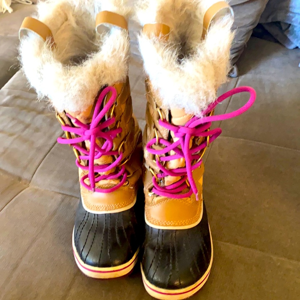 Snow boots size 8